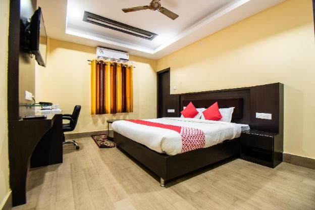 hotel holiday international