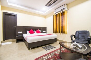 hotel holiday international