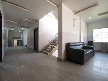 hotel holiday international
