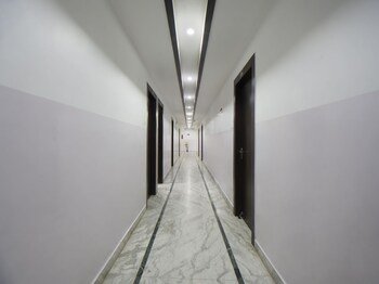 hotel holiday international