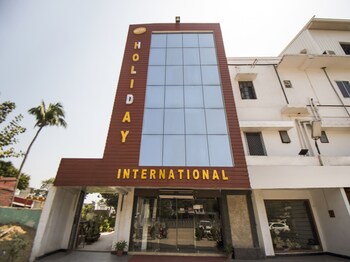 hotel holiday international