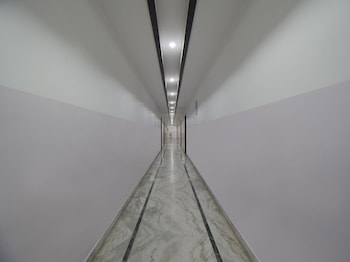 hotel holiday international