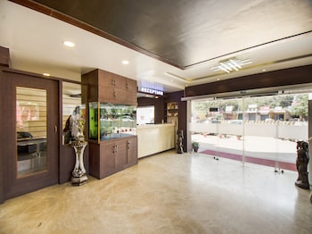 hotel holiday international