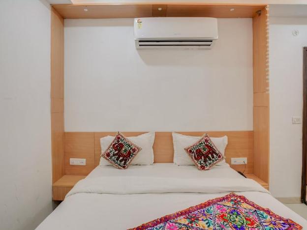 hotel new frontier