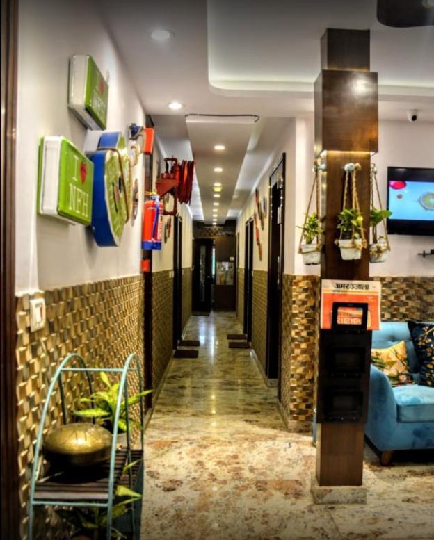 hotel new frontier