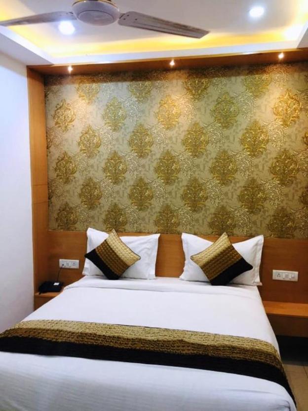 hotel new frontier