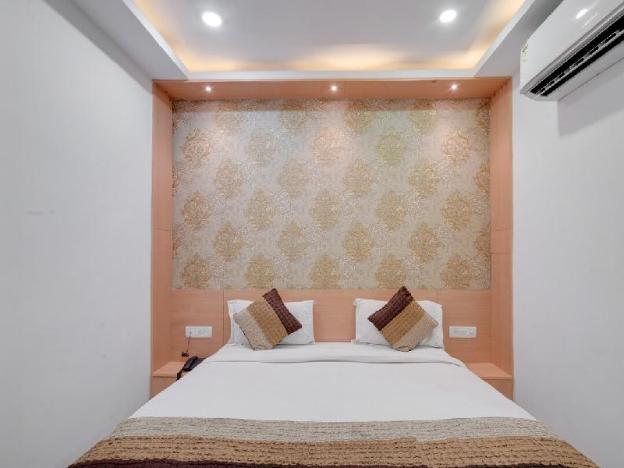 hotel new frontier
