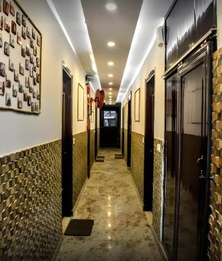 hotel new frontier