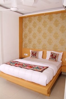 hotel new frontier