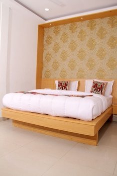 hotel new frontier