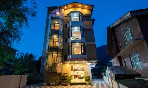 treebo ambika residency near hidimba devi temple