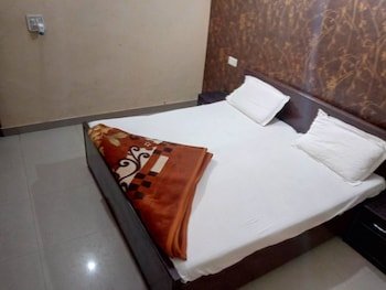 akash guest house