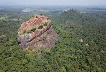 sigiriya rock hide