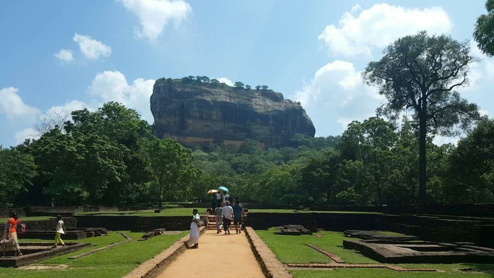 sigiriya rock hide
