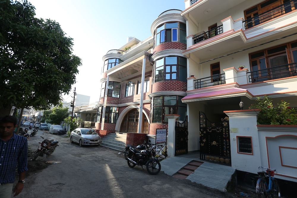 oyo flagship 18533 tulip inn