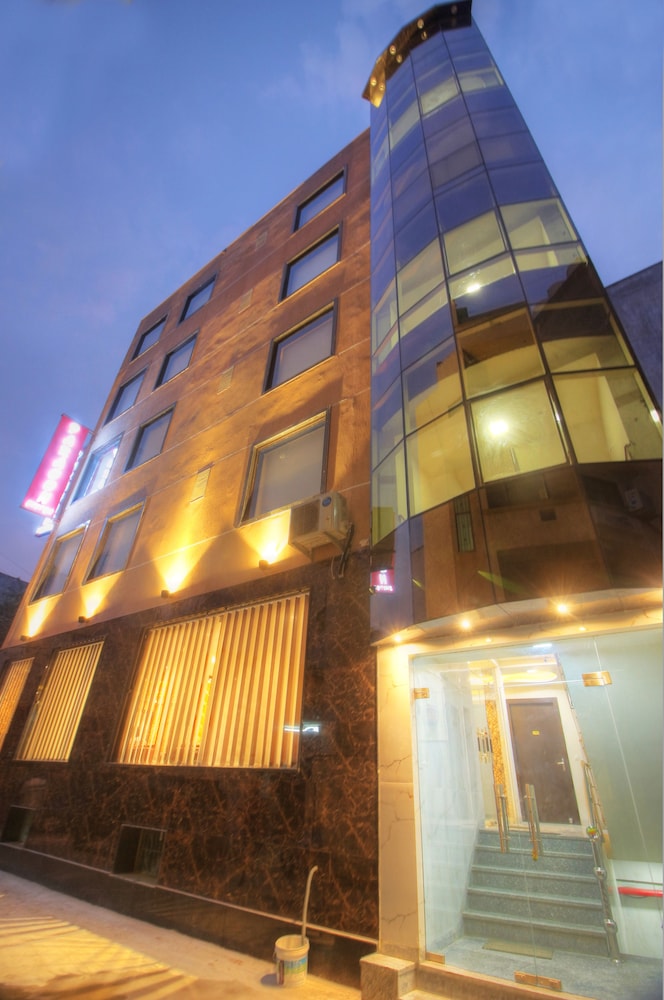 hotel paragon suites
