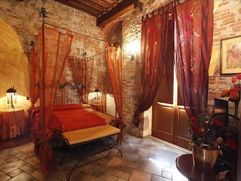 Luxury Corte Di Re Artu,Capannori>>Barga,3 star