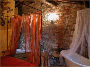 Luxury Corte Di Re Artu,Capannori>>Barga,3 star