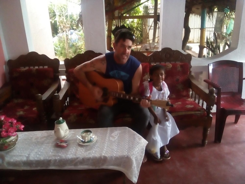 thevindu guest and red mud resturent