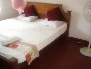 thevindu guest and red mud resturent