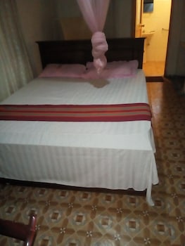 thevindu guest and red mud resturent