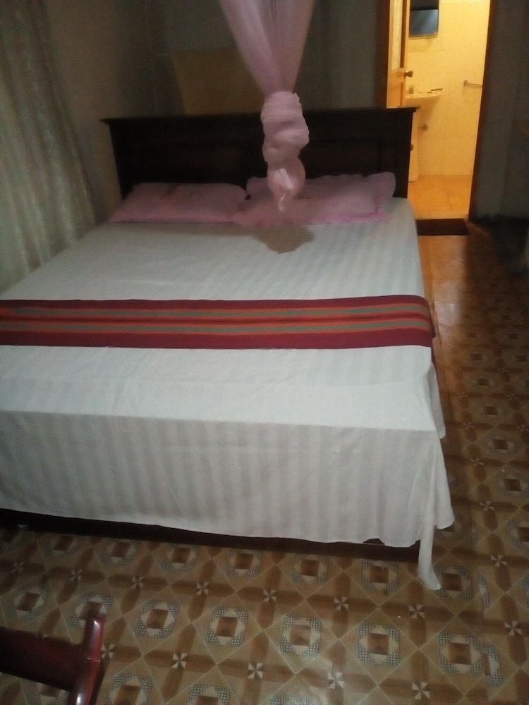 thevindu guest and red mud resturent