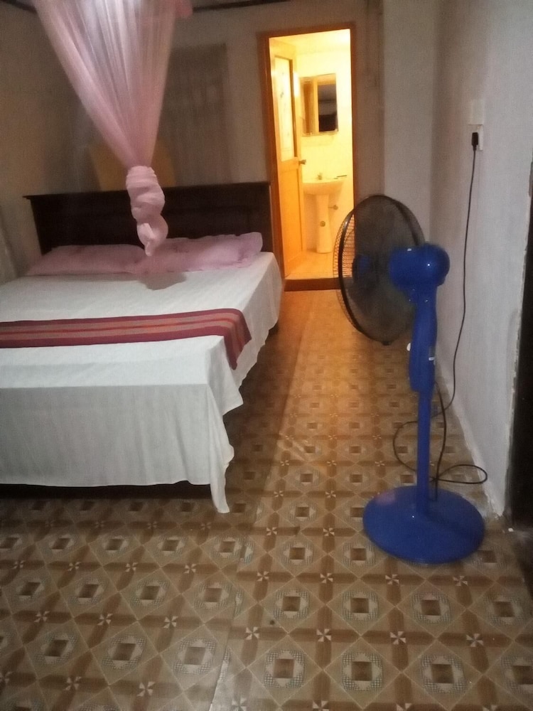 thevindu guest and red mud resturent