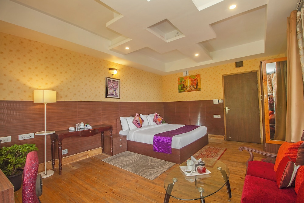 queens hill hotel and resorts