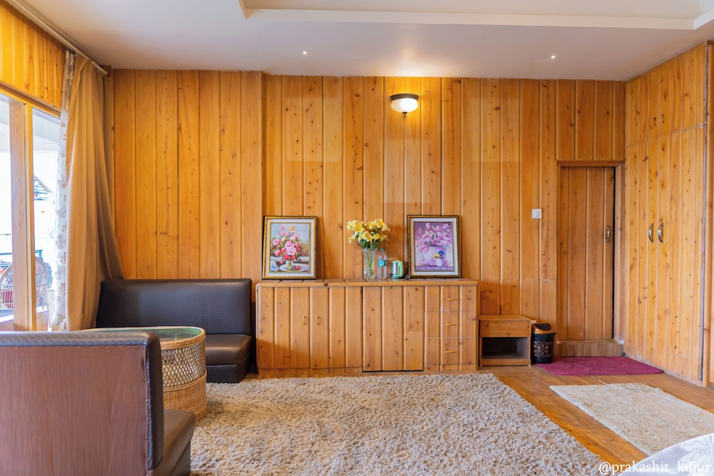 queens hill hotel and resorts