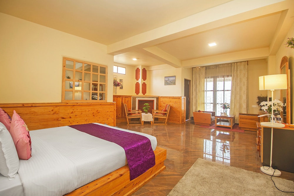 queens hill hotel and resorts