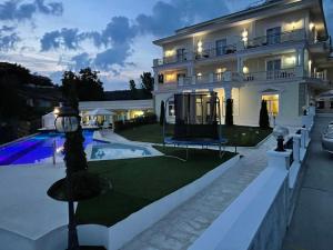 Aleksion Palace,,3 star