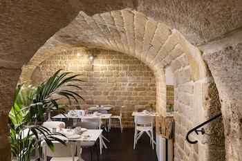 Hotel Elysees Regencia,41, Avenue Marceau,4 star