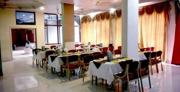 Hotel Indraprastha,Piparia>>Pachmarhi,3 star