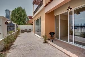 j5 villas holiday homes barsha gardens