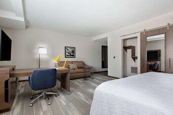 hampton inn and suites san diego airport liberty station