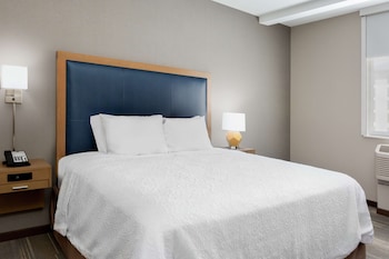 hampton inn and suites san diego airport liberty station