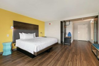tru by hilton sebring