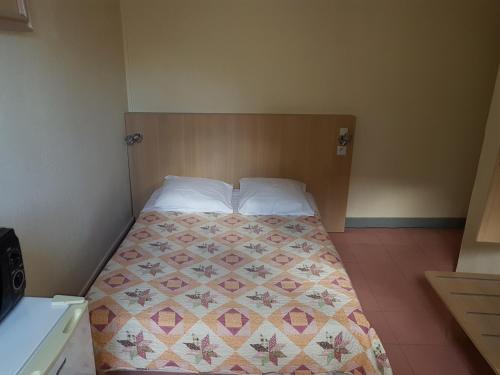 Au Royal Mad Hotel,68 Rue Sedaine,3 star