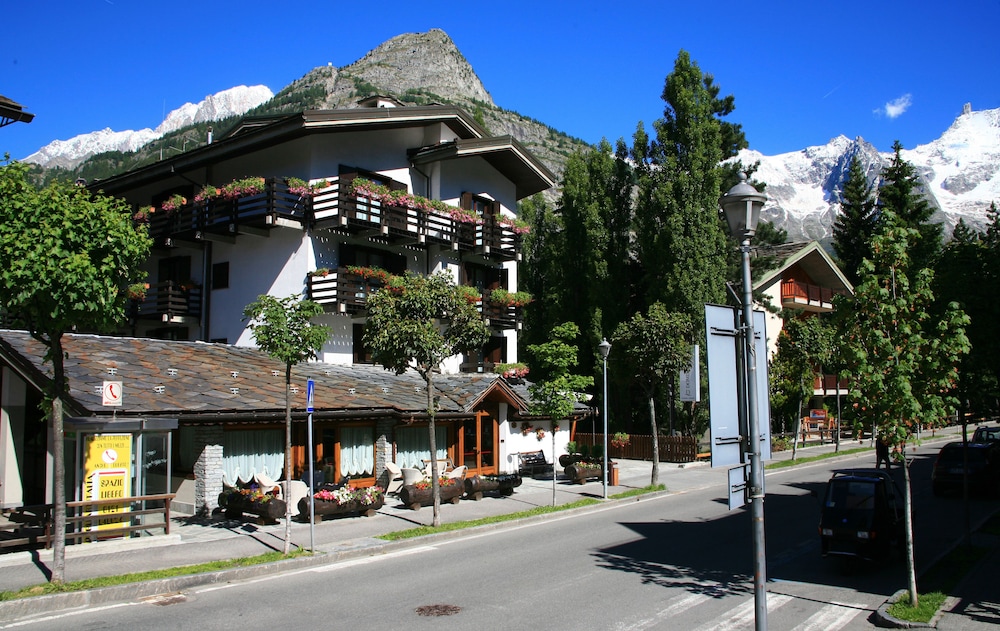 hotel les jumeaux courmayeur