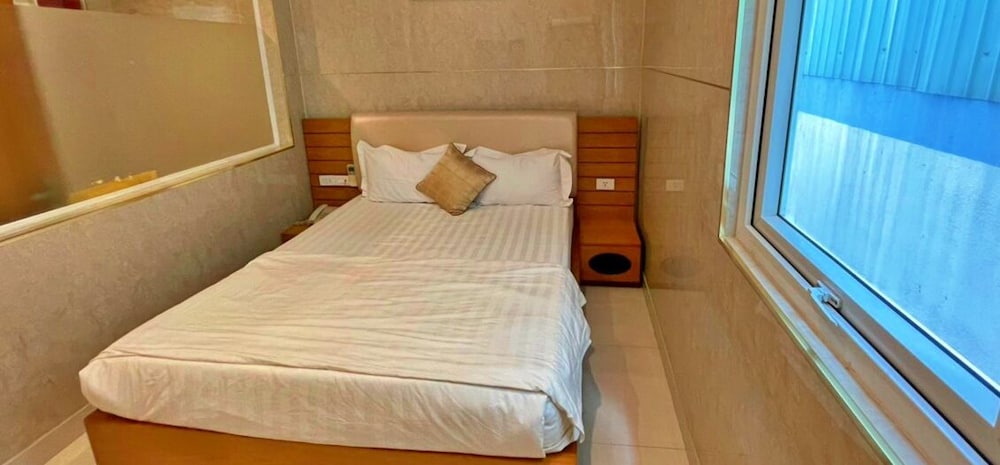 hanz happy hotel