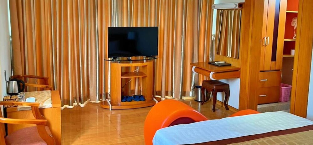 hanz happy hotel