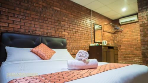 sandy garden resort
