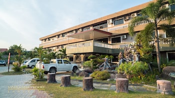 sandy garden resort