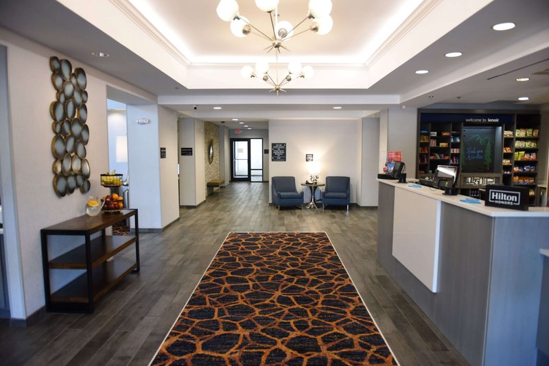 hampton inn and suites lenoir