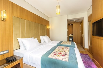 obelisk hotel and suites
