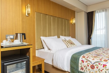 obelisk hotel and suites