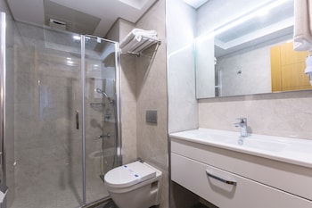 obelisk hotel and suites