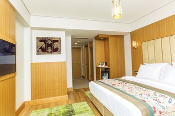 obelisk hotel and suites