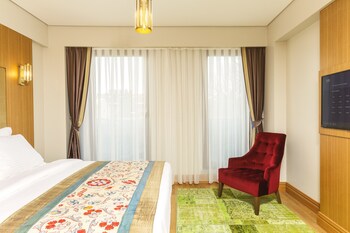 obelisk hotel and suites