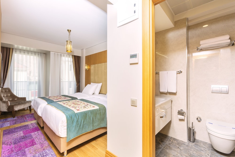 obelisk hotel and suites